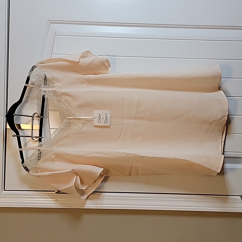 Davi & Dani blouse- size Large BNWT